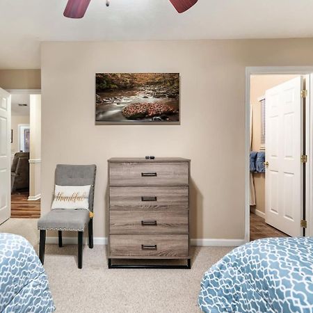1 Mile To Pkwy, Pets, Hot Tub, Creekside, Porch Villa Pigeon Forge Exterior photo