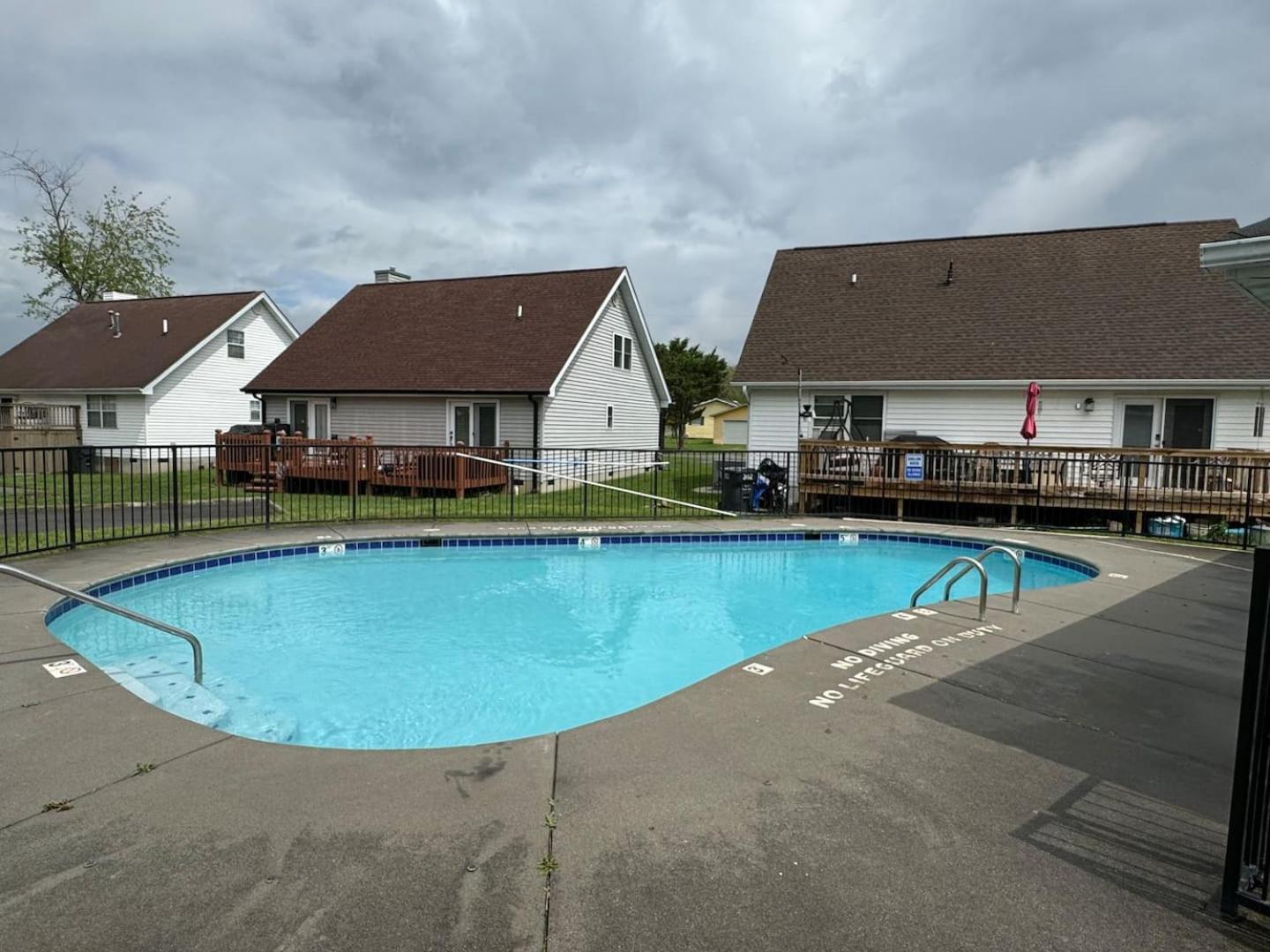 1 Mile To Pkwy, Pets, Hot Tub, Creekside, Porch Villa Pigeon Forge Exterior photo