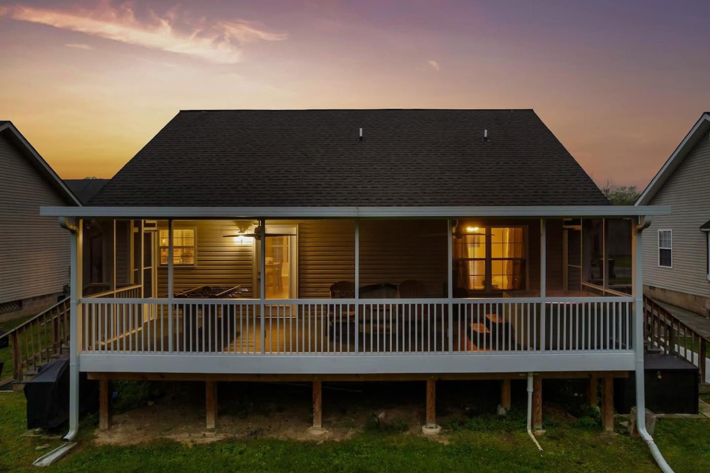1 Mile To Pkwy, Pets, Hot Tub, Creekside, Porch Villa Pigeon Forge Exterior photo