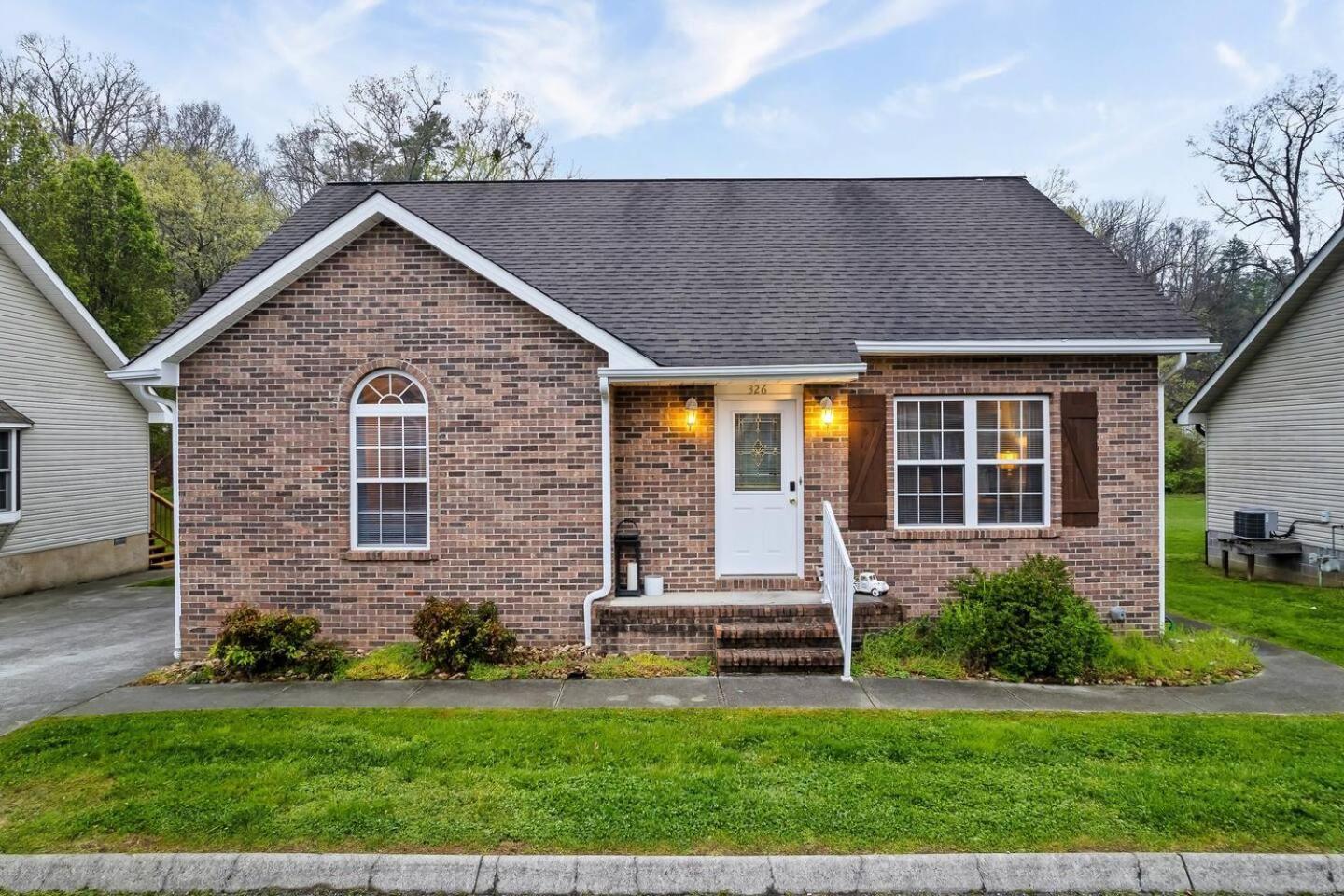 1 Mile To Pkwy, Pets, Hot Tub, Creekside, Porch Villa Pigeon Forge Exterior photo