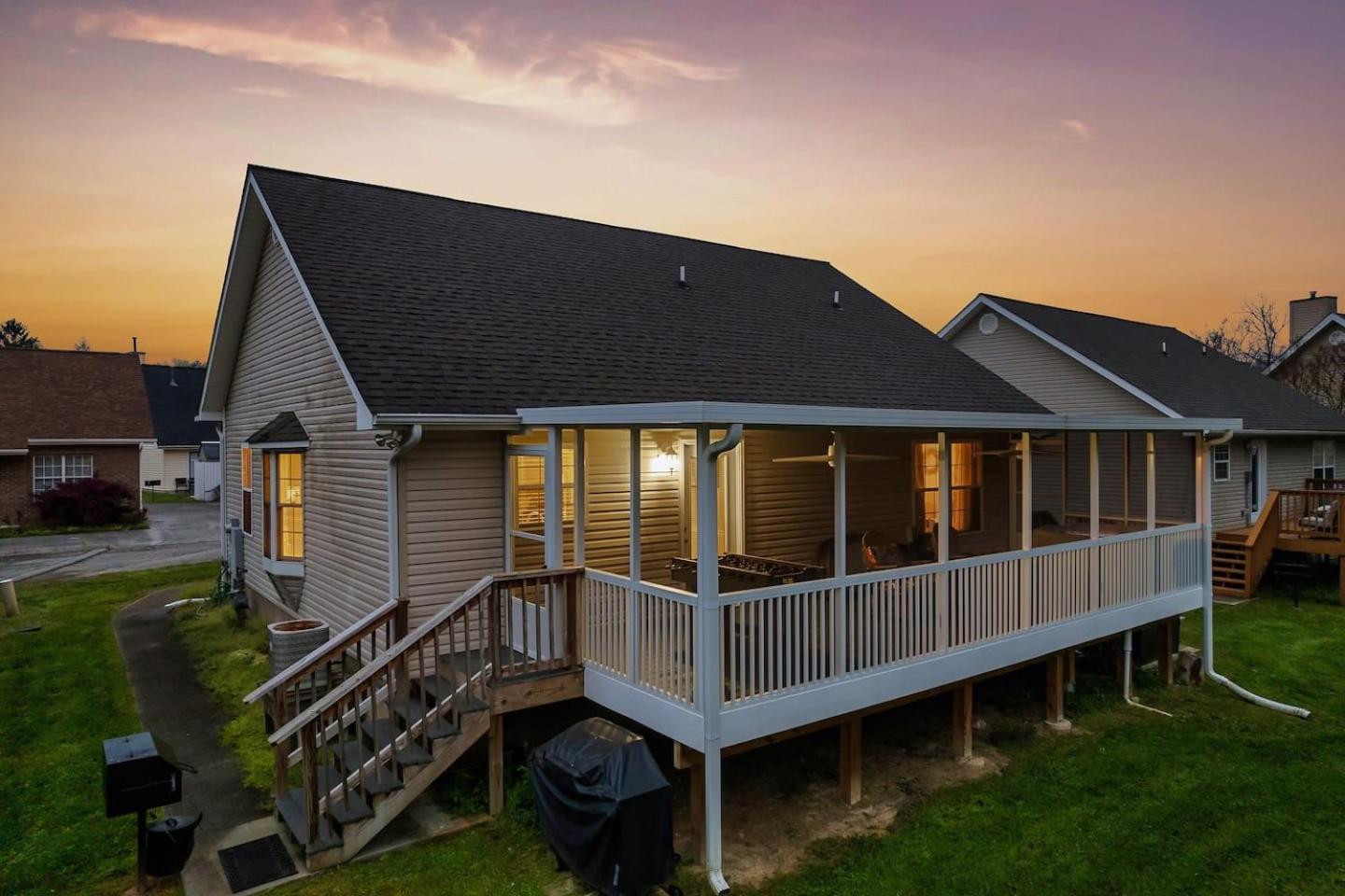 1 Mile To Pkwy, Pets, Hot Tub, Creekside, Porch Villa Pigeon Forge Exterior photo