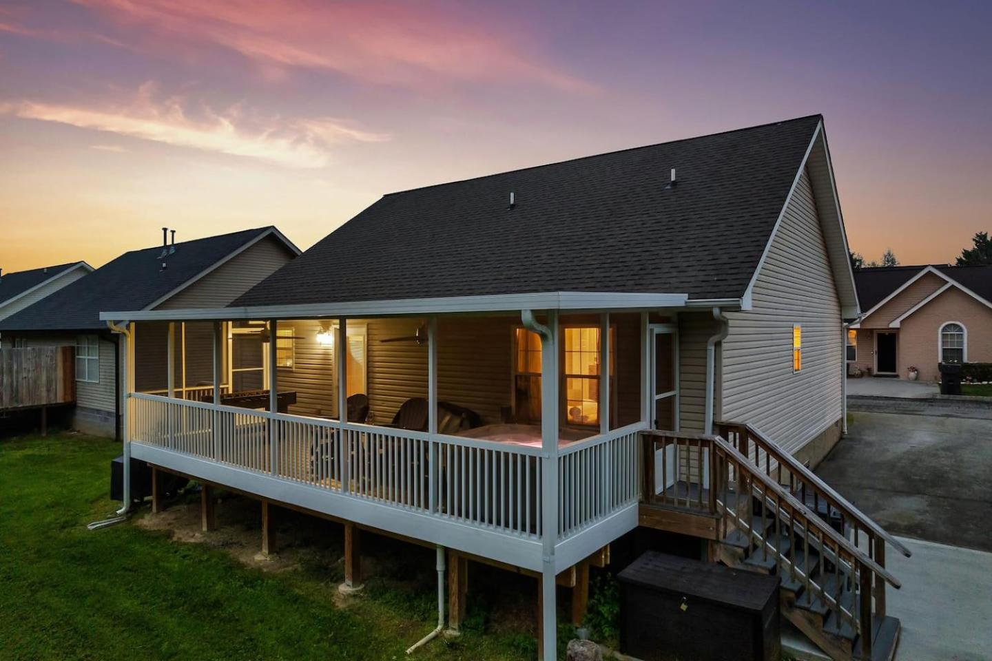 1 Mile To Pkwy, Pets, Hot Tub, Creekside, Porch Villa Pigeon Forge Exterior photo
