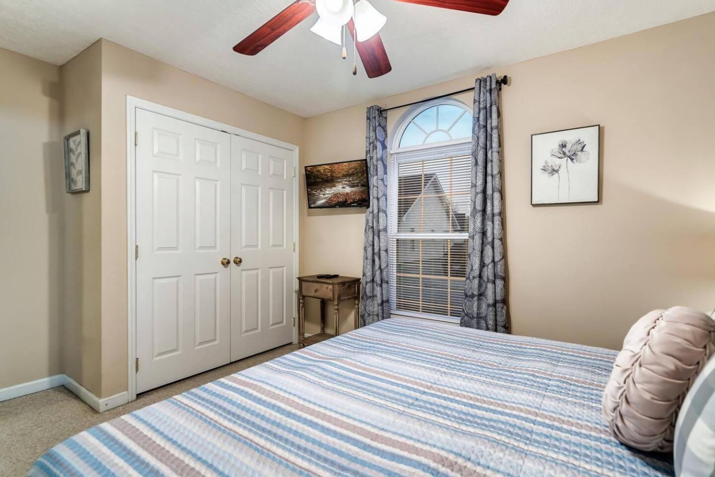 1 Mile To Pkwy, Pets, Hot Tub, Creekside, Porch Villa Pigeon Forge Exterior photo
