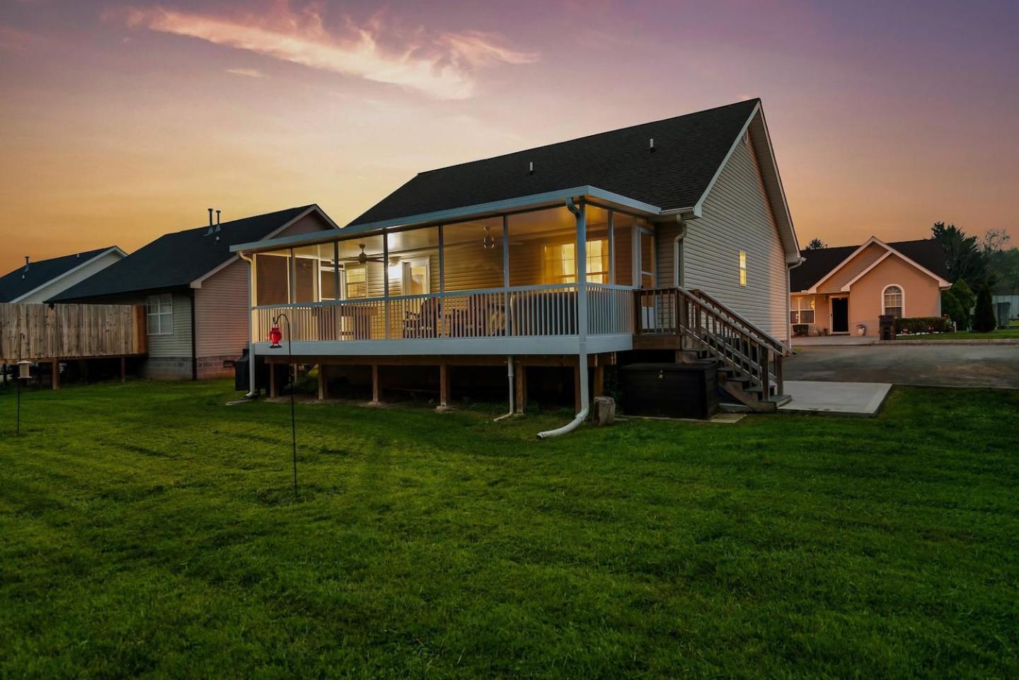 1 Mile To Pkwy, Pets, Hot Tub, Creekside, Porch Villa Pigeon Forge Exterior photo